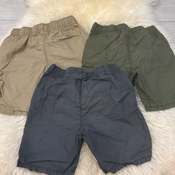 Old Navy 3 Pack Shorts Bundle in Tan, Gray & Army Green in Size 4T - Picture 9 of 10